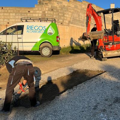 Saneado y hormigonado de algunas averias en caminos